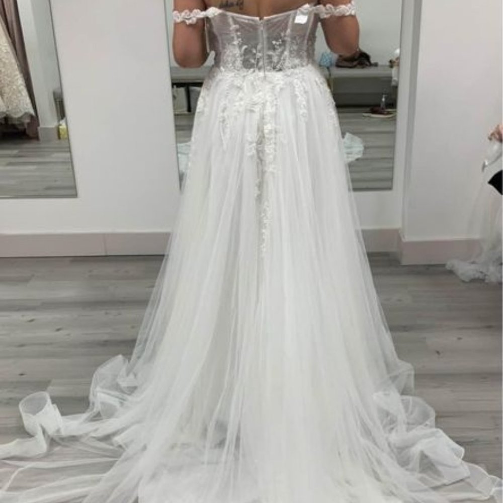 Strapless Wedding Gown - Picture 1 of 4